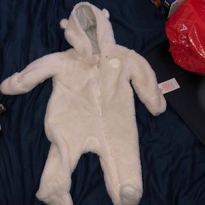 Winter coat for bebés size 6 month totally new